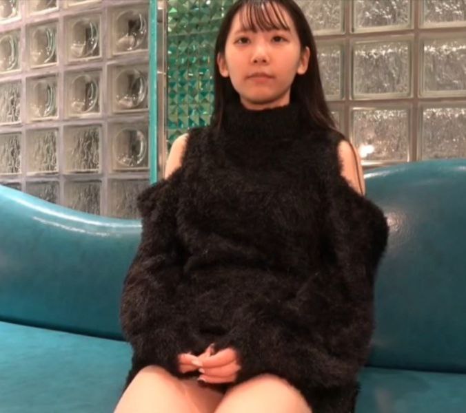 老爷子和村里两个小伙去越南嫖娼被扯皮条的大妈带到两个妹子的住宿地淫乱群P